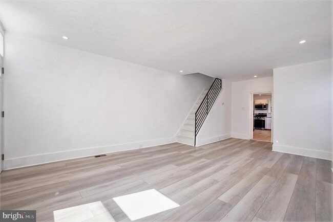 Photo - 129 E Phil Ellena St