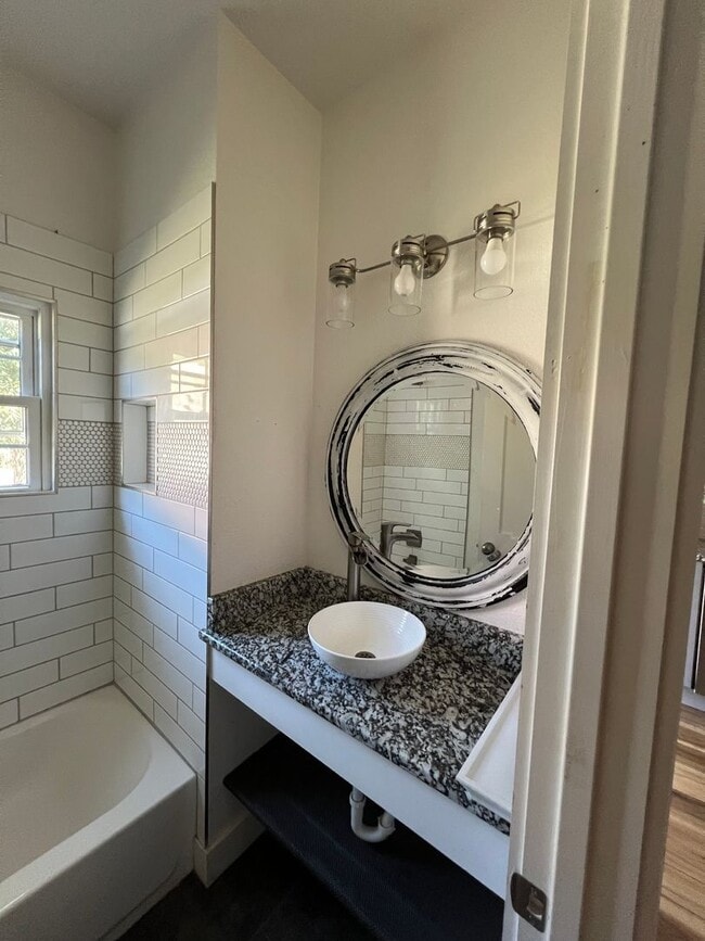 Photo - 1/1 Duplex Waco