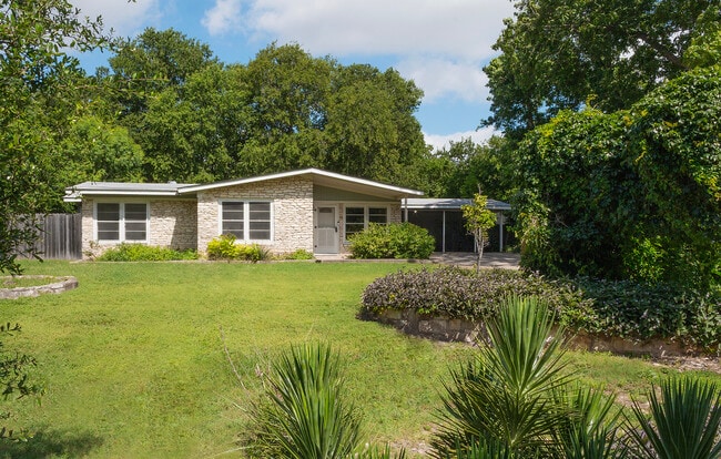 11504 Oakwood Dr