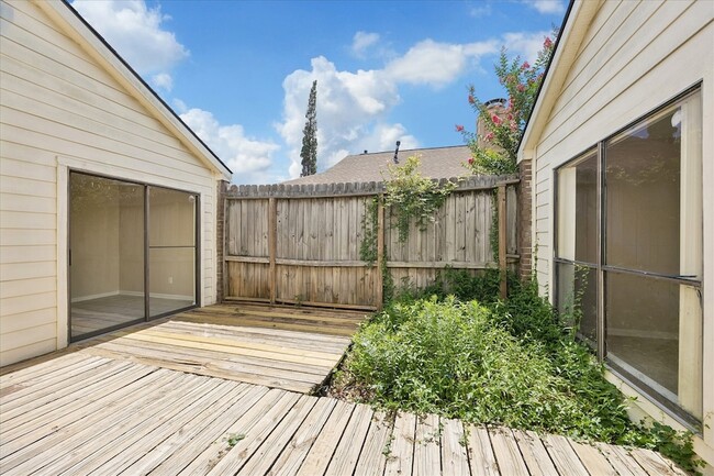 8018 Cobblefield Ln