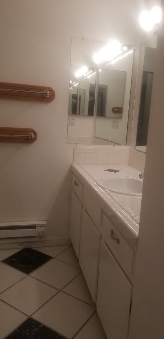 Photo - 1209 W Plum St