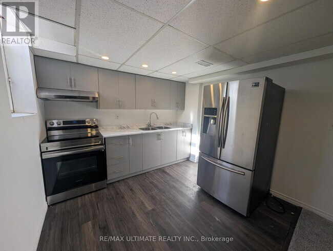 Photo - 573 Sheppard Ave