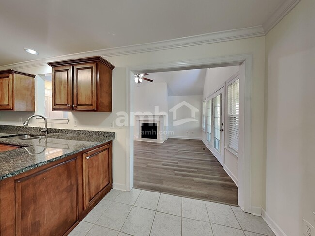 Photo - 560 Summit Way