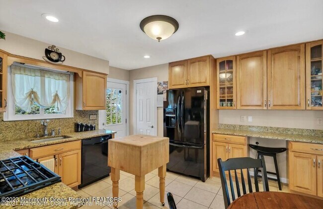 Photo - 1111 Madison Ave