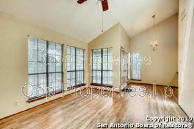 8633 Datapoint Dr Unidad 210