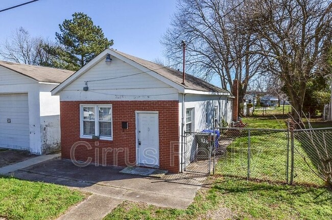 Building Photo - 1126 44th St