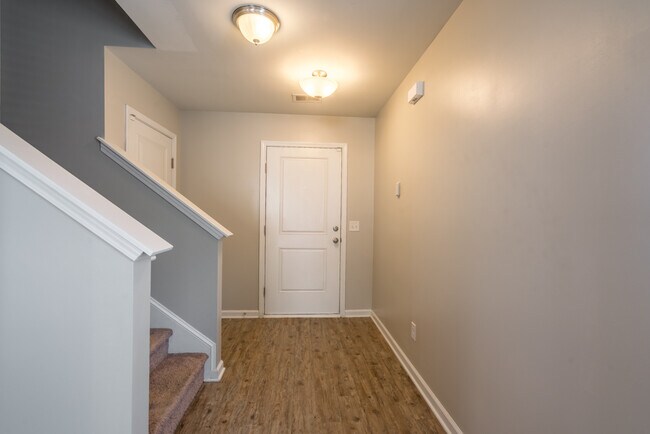 Photo - 245 Bender St