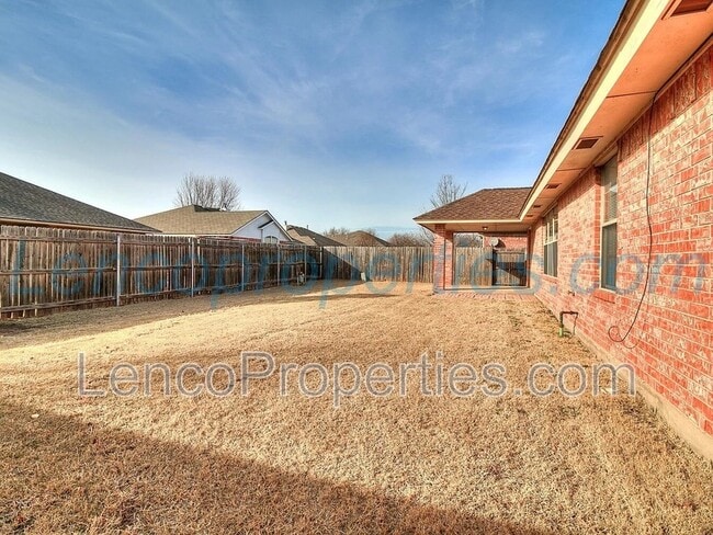 Photo - 1716 Briarcreek