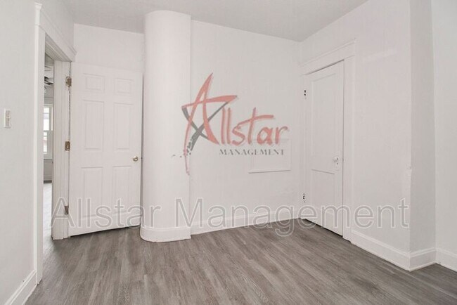 Photo - 4324 W 30th St Unit UP