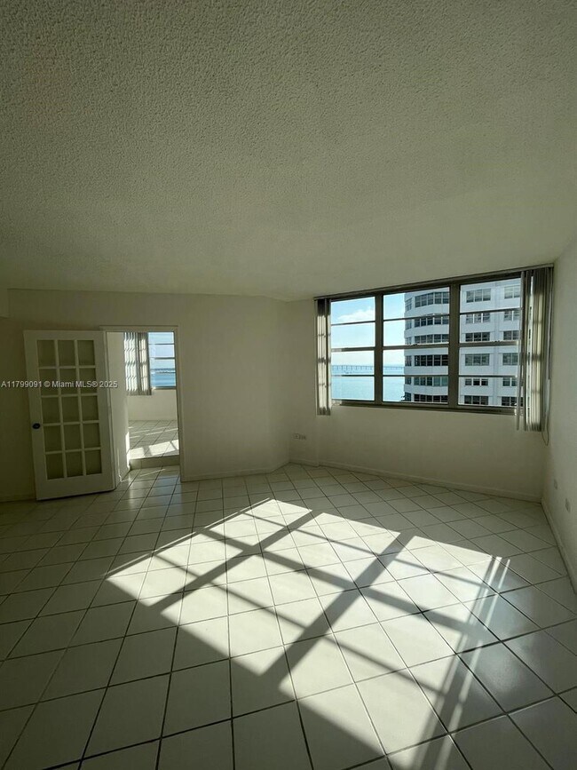 Photo - 801 Brickell Bay Dr Unidad 1567 Rental