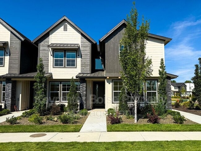 Building Photo - 1337 N Webb Wy Rental