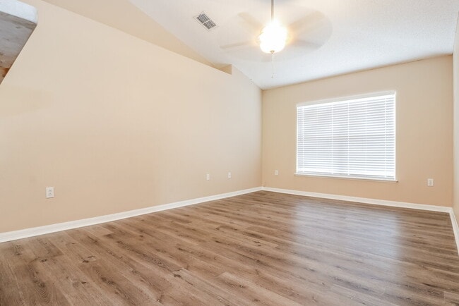 Photo - 14017 Tudor St