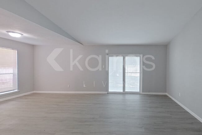 Photo - 422 David Dr