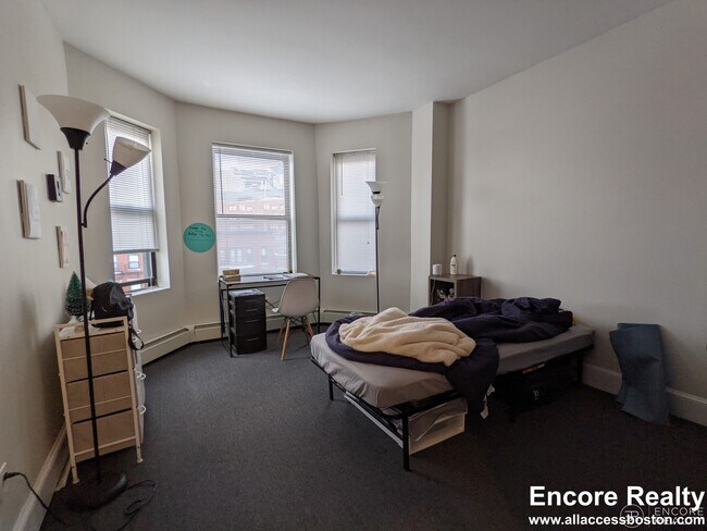 822 Beacon St Unidad 2