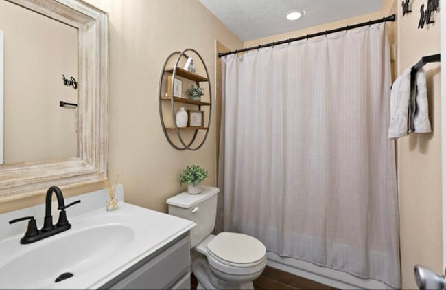 Photo - 16535 Burnell Oaks Ln