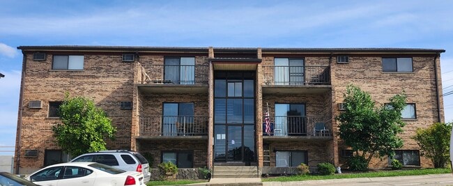 Building Photo - 5208 Belclare Rd Unit CM11