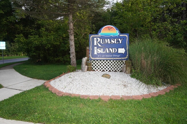 Photo - 691 Towne Center Dr