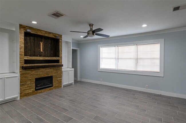 Photo - 7610 Harlem St