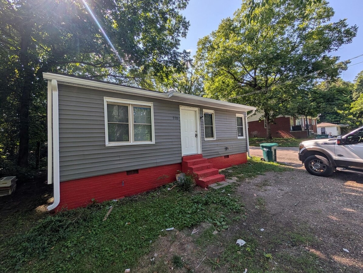 Photo - 225 Crocker St