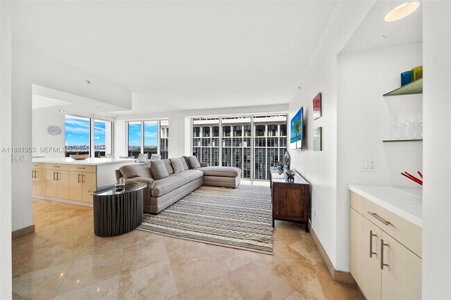 Photo - 4779 Collins Ave Unidad 1707