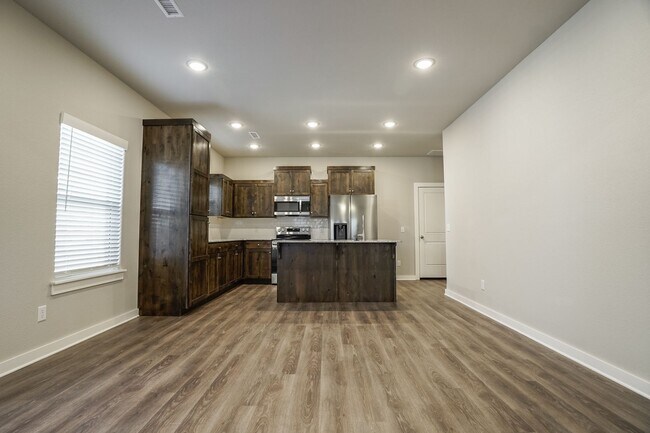 Photo - 4 Bedroom 3.5 bath home in Fayetteville!