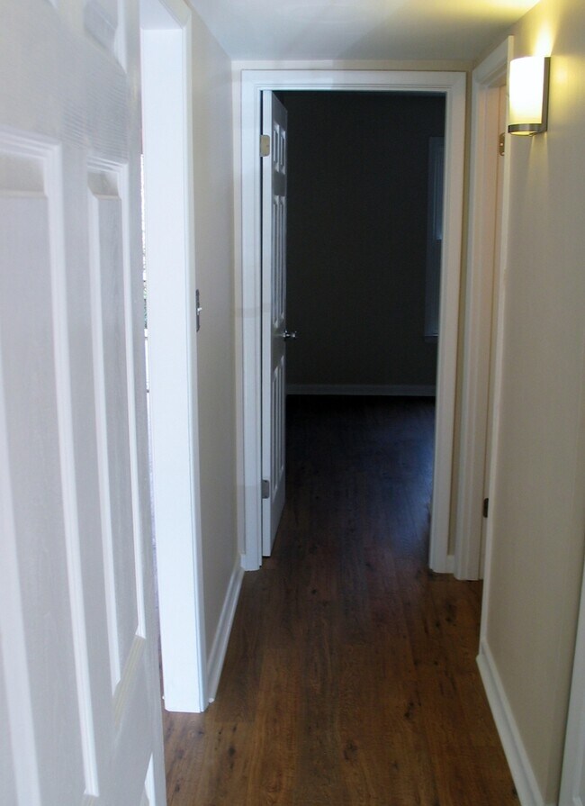 Photo - Refurbished & Like New Conveniently Locate... Unit 1