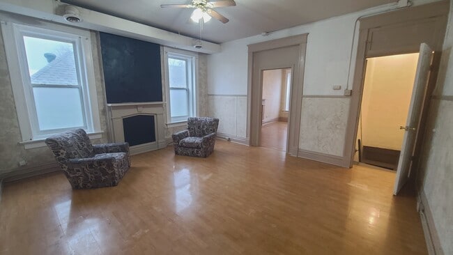 Living room - 2015 Bryan Ave Unit 2015 Bryan A up