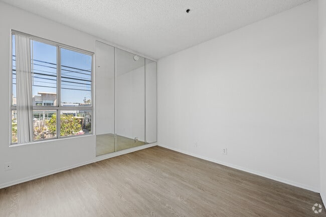2BR, 2BA - 1200SF - Primary Bedroom