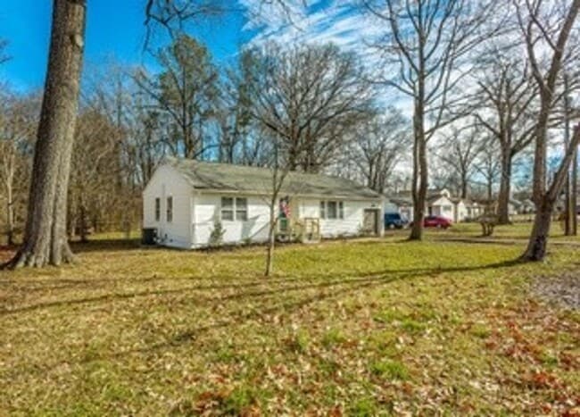 Modern 3 Bed/1 Bath Home! - Modern 3 Bed/1 Bath Home!