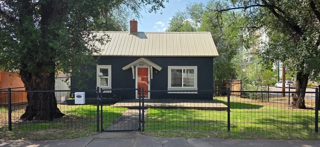 Building Photo - Charming 1 bed home in the heart of Downto...