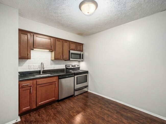 Photo - 1393 Summit St