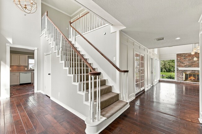 8214 Magnolia Glen Dr