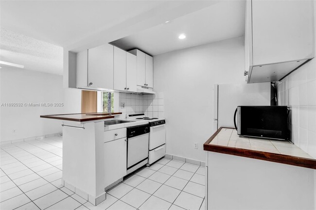 Photo - 10776 N Kendall Dr Unit F14