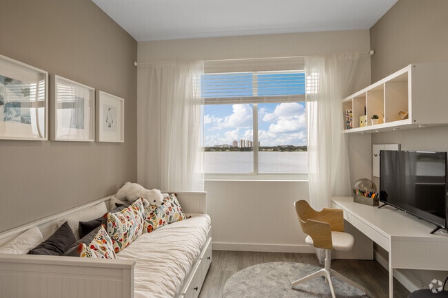 2BR, 2BA - 900SF - Bedroom