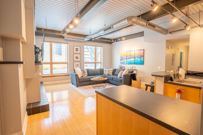 Building Photo - 75 Maple St Unit 102