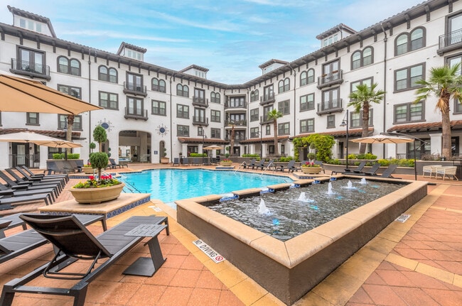San Simeon Apartments Houston