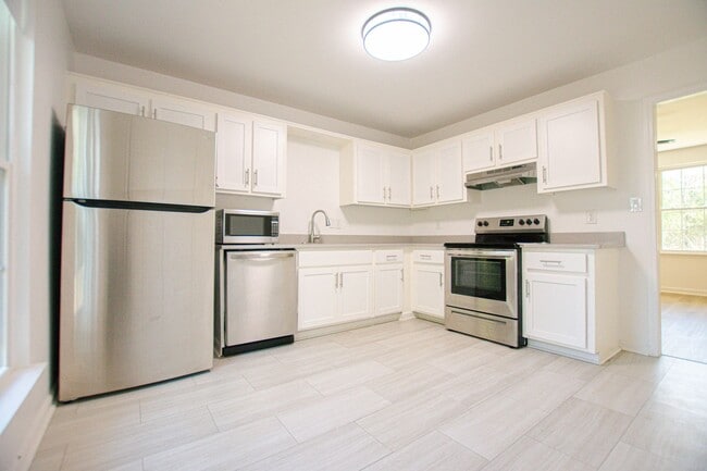 Photo - Pet Friendly Three Bedroom!