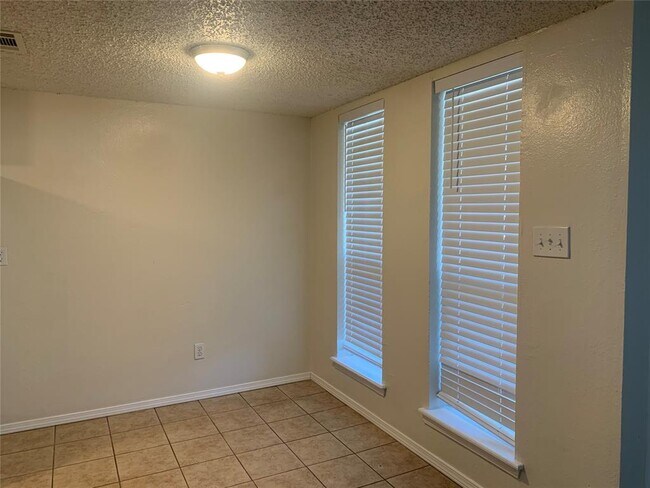 Photo - 997 N 5th St