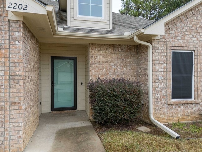 Photo - 2202 Woodgrove Lane