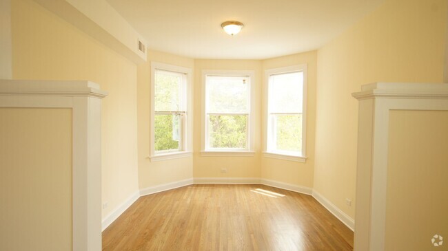 Building Photo - 2815 N Troy St Rental