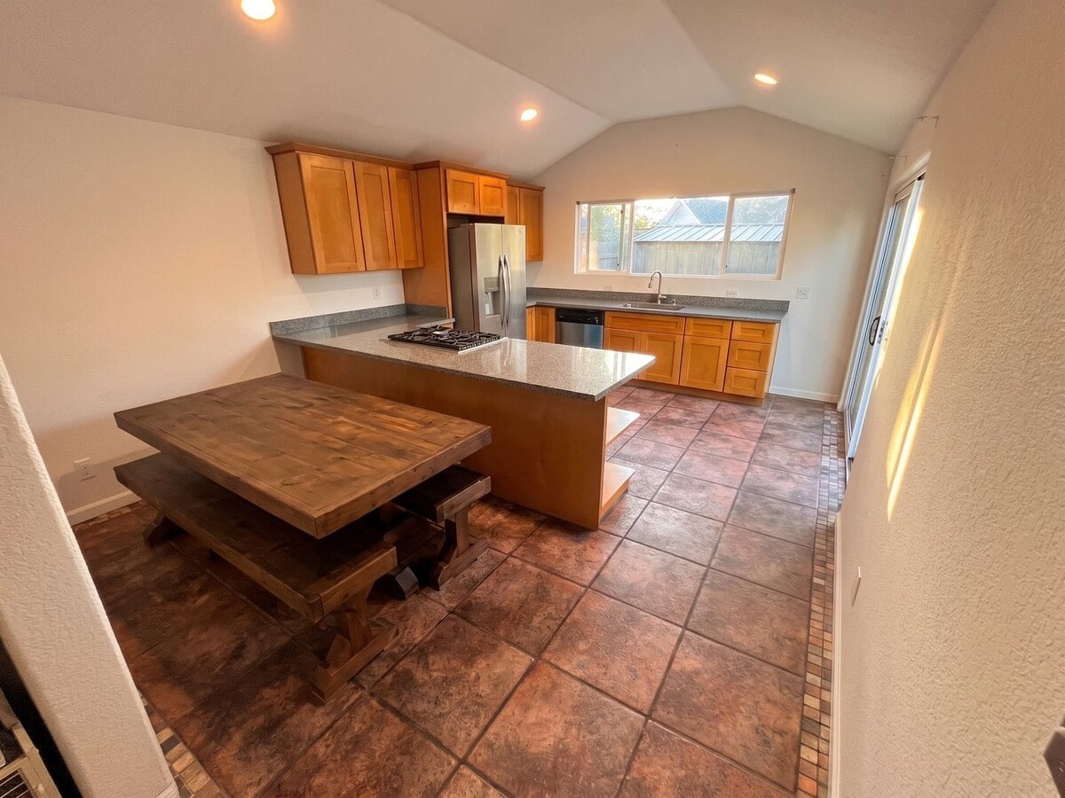 Photo - San Lorenzo Home w/ Hardwood, Central Heating & Modern Updates