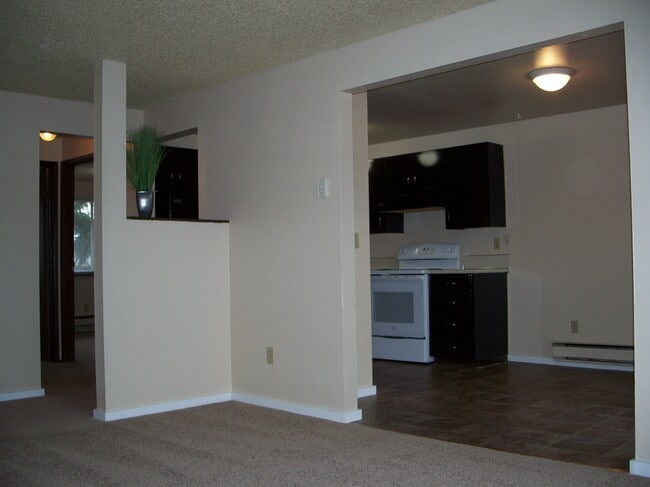 Photo - 11020 122nd St E