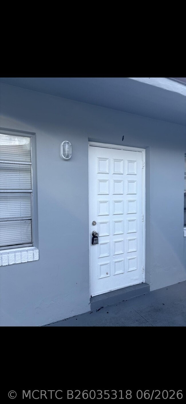 Building Photo - 4031 NW 30th Terrace Unit 1