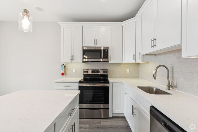 Building Photo - Chic 2-Bedroom Rental with Stunning Roofto...
