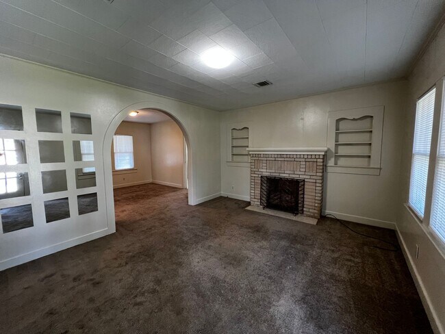 Photo - Four Bedroom, Three Bathroom , House Near UL with Lawncare.