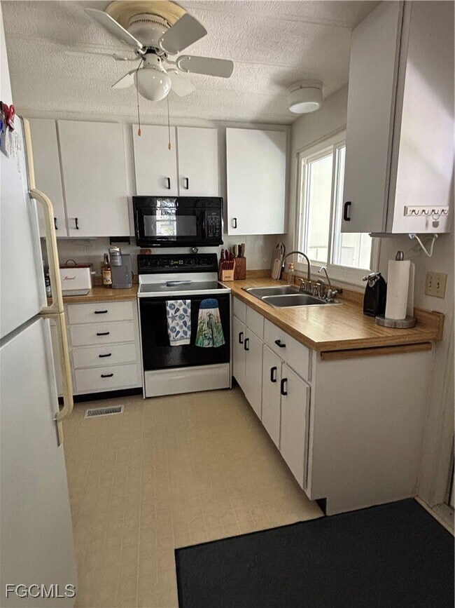 Photo - 207 Harvest Ln