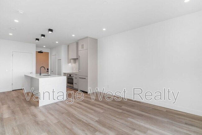 Photo - 3340-3340 Lakeshore Rd