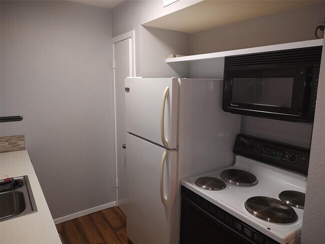 Photo - 1514 Parker Ln Unit 204