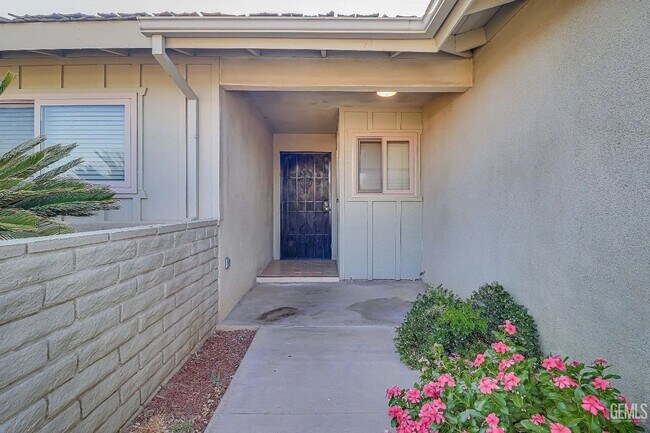 Photo - SW Home w/Garage!