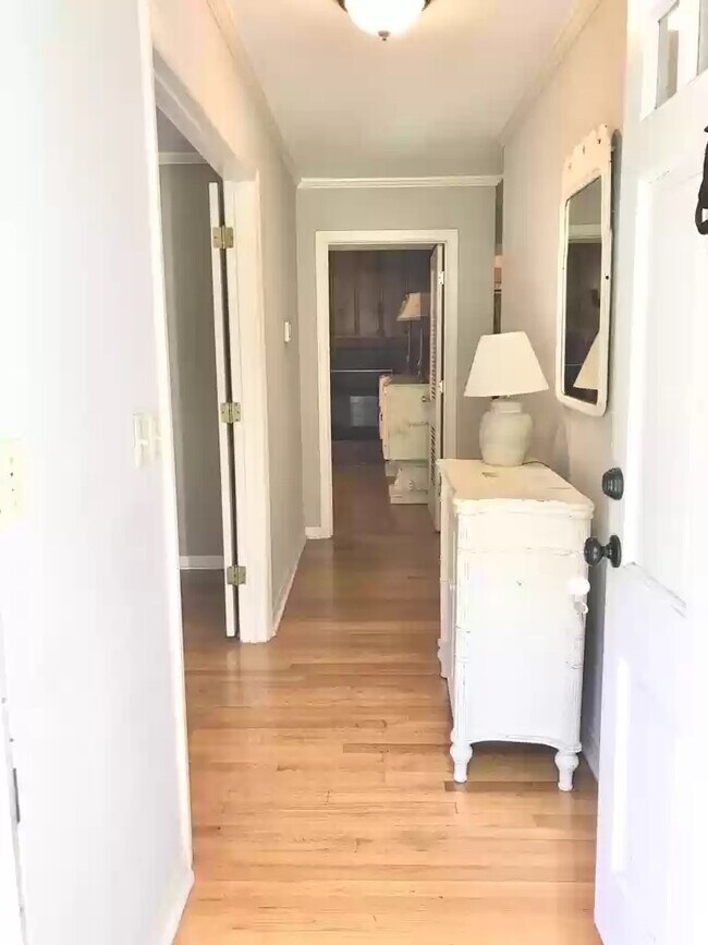 Photo - 418 Longest Rd